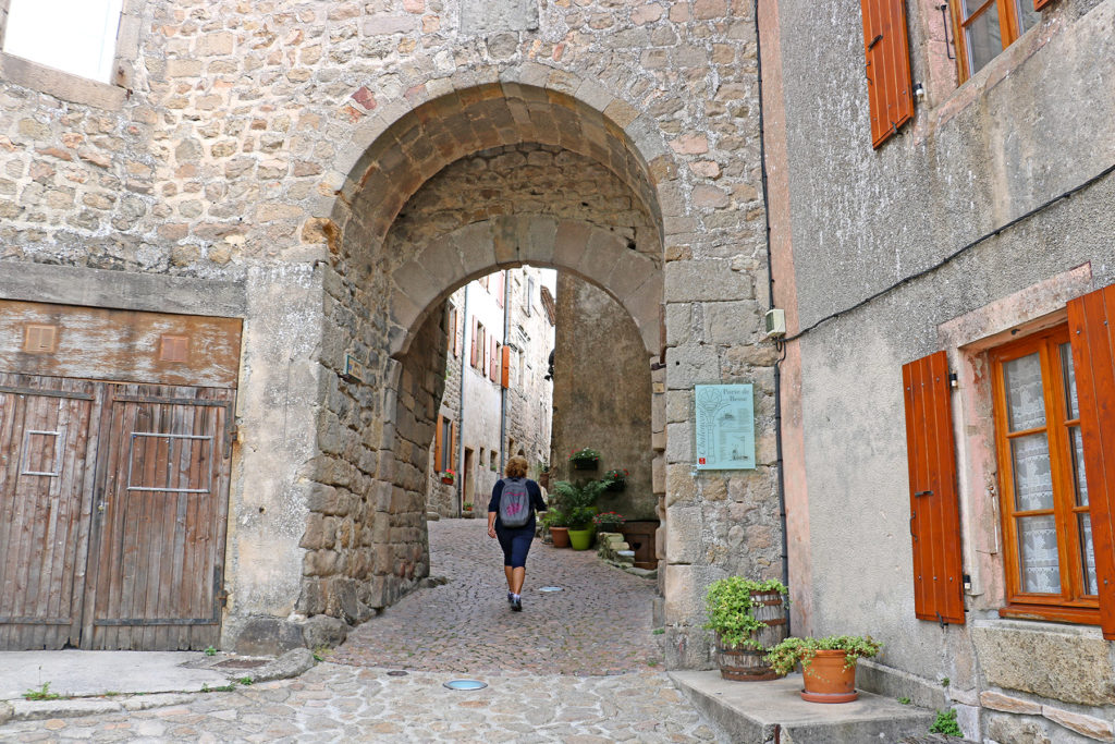 porte-besse-chalencon-centre-ardeche