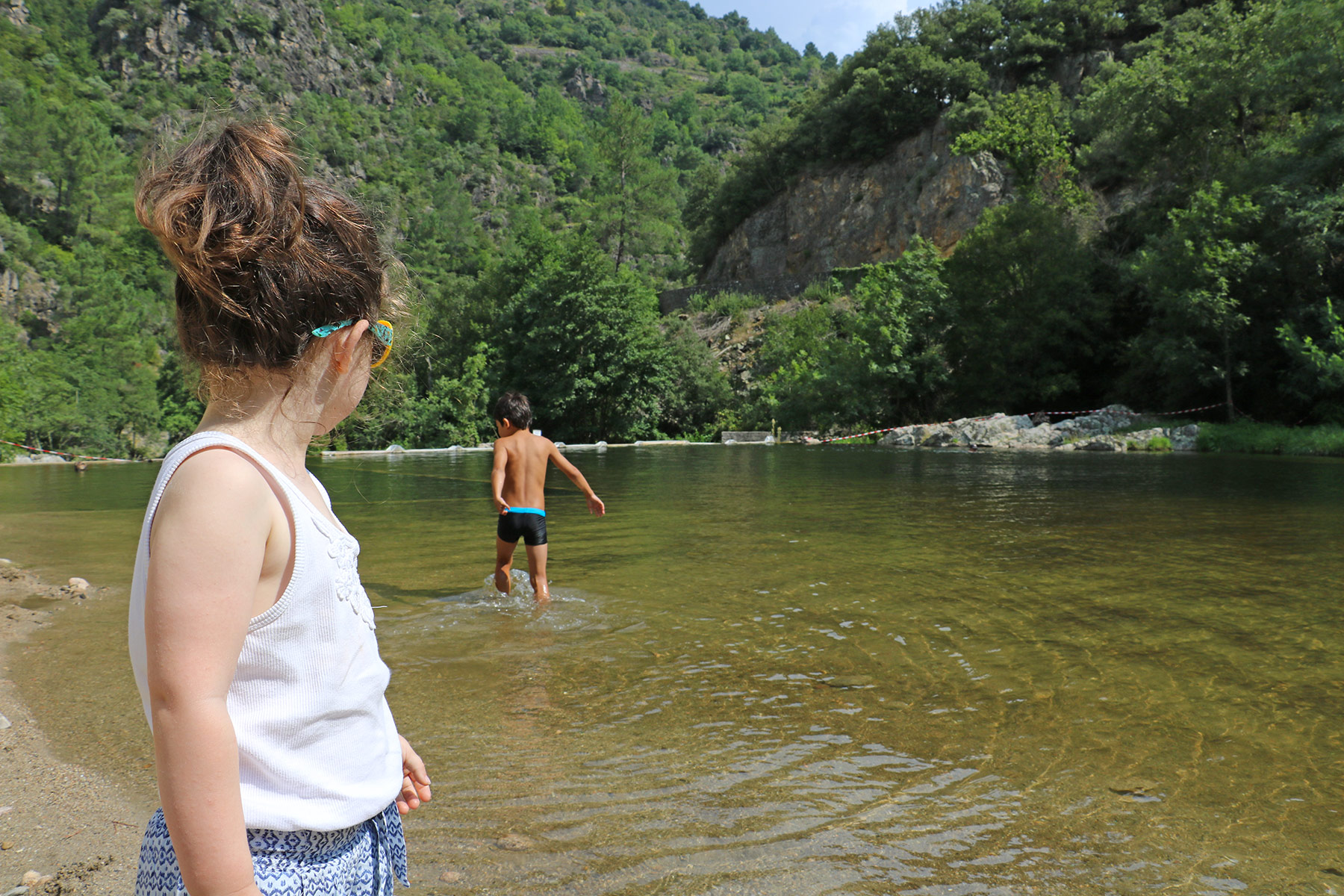 baignade-enfants-riviere-eyrieux-ardeche